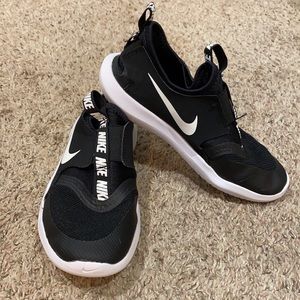 KID’S NIKE SLIP ON FLEX RUNNER SNEAKER BLK SZ 2.5